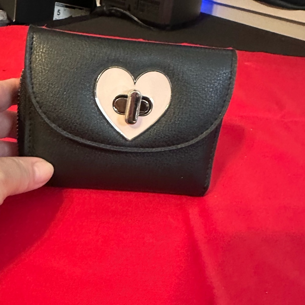 Black Heart Clasp Women's Folded Wallet